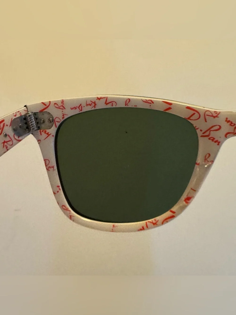 Limited Edition Rayban Wayfarer Sunglasses Logo Hardshell Case RB 2140 1017